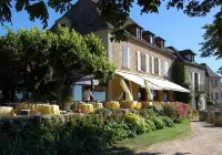 L Esplanade Hotels in Domme