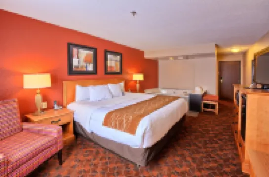 คอมฟอร์ต อินน์แอนด์สวีทส์ แอนด์คอนเฟอเรนซ์เซ็นเตอร์ โรงแรมในเมาท์เพลแซนท์