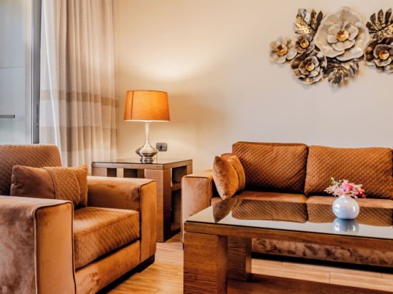 Britannia Suites