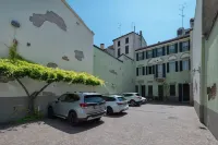 Antico Residence - parking