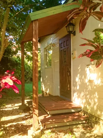 Private Beach House Отели рядом с достопримечательностью «Bise-Fukugi Tree Road»