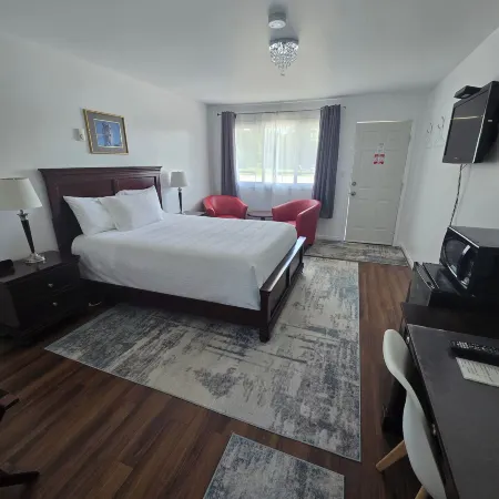 White Fang Motel