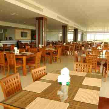 Uniland Golf & Resort Dining/Meeting Rooms
