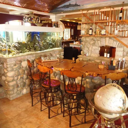 The Collins Inn and Seaside Cottages - Adults Only