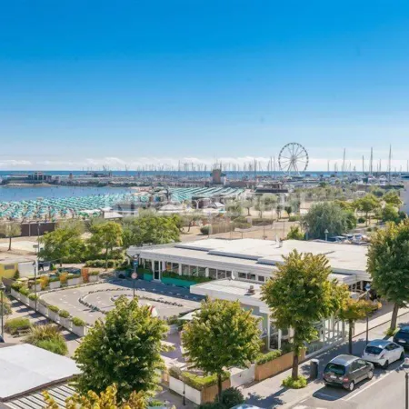Hotel River Fronte Mare Con Piscina