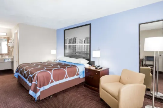 Super 8 by Wyndham Foley Hôtels à : 