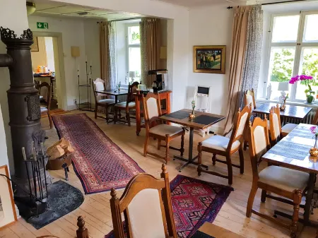 Stora Herrestad Bed & Breakfast Отели в г. Tomelilla