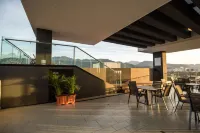 Niza Five Luxury Beach Apartments