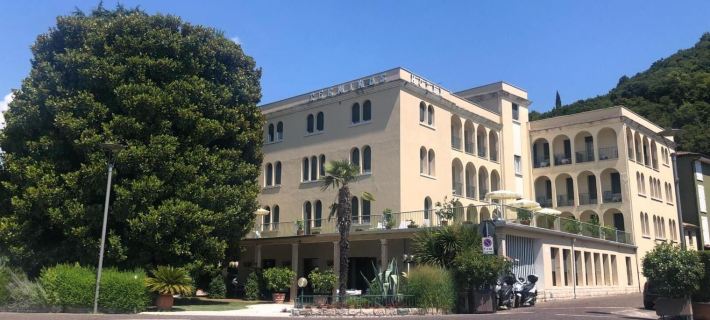 Hotel Terminus Hotéis em Garda Town