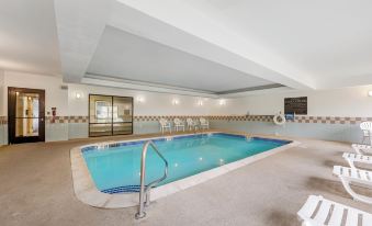 Comfort Suites East Lincoln - Mall Area