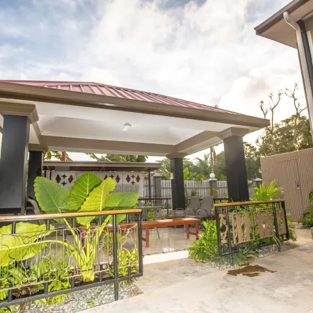 Renaissance LodgePlus Отели рядом с достопримечательностью «Заповедник Порт-Морсби»