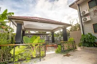 Renaissance LodgePlus Hotels near Loloata Island