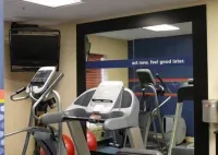 Hampton Inn & Suites Addison - Gym
