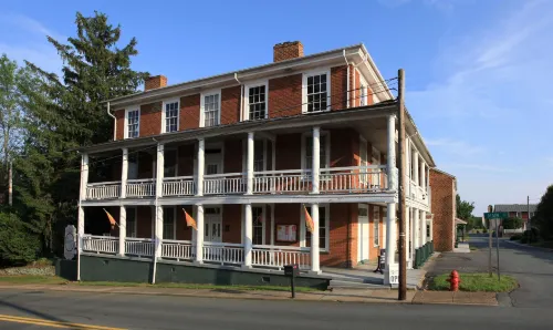 The Lafayette Inn & Restaurant Hotels in Greene County