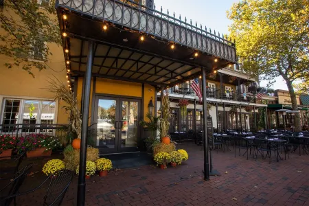 American Hotel Отели в г. Хауэлл