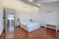 GuestHost - Pratello Elegante e Raffinata Mansarda - Condos