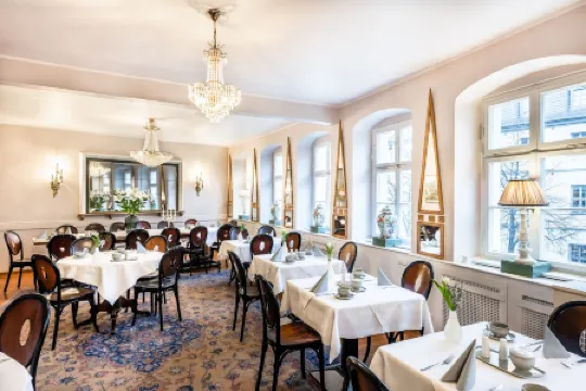 Hotel Würzburger Hof Отели в г. Вюрцбург