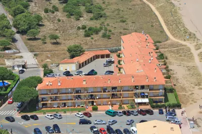 Apartaments les Dunes Hotels near Mas Pla