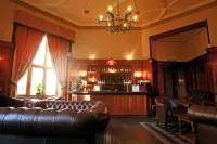 Cbh Ruthin Castle Hotel and Spa - bar