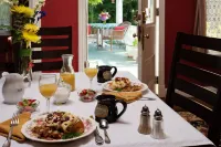 White Oak Manor Bed and Breakfast Hotels in Jefferson