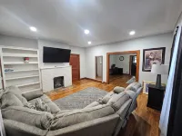 Charming family retreat Hotels in Leflore County