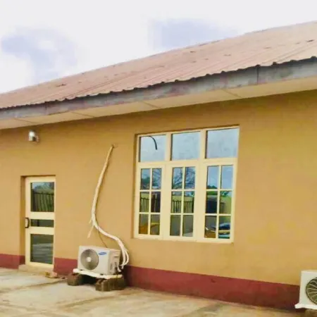 Momak 4 Hotel & Suites