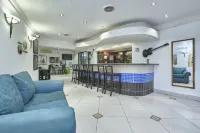 Inn & Out Sandton Park