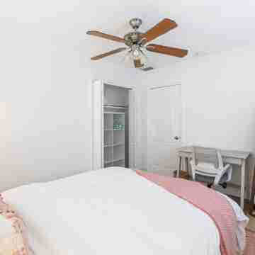 The Yellow Submarine @Sailboat Bend Rooms