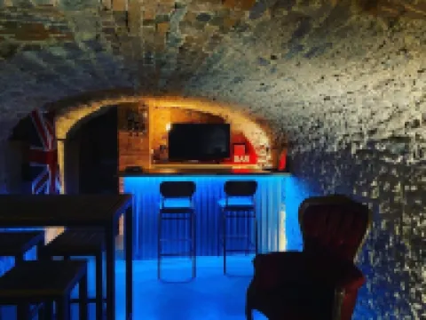 Luxury House Sleeps 14 with Secret Bar Near Bath Hotels in Warminster