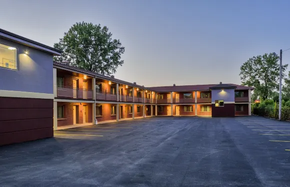 尼亞加拉時尚名品折扣店阿瑞雅汽車旅館