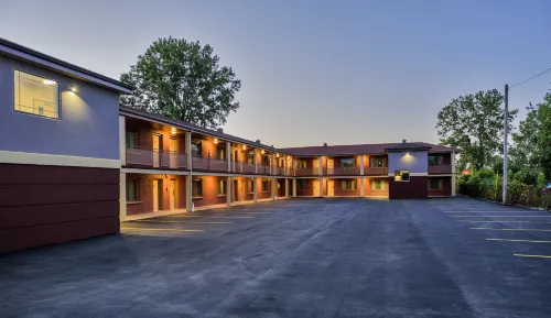 Aarya Hotel by Niagara Fashion Outlets - 3 tähden