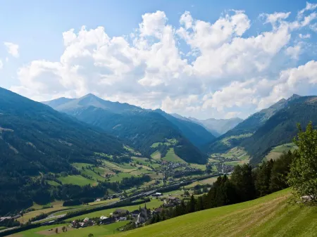 Chalet in Rennweg Near Ski Slopes