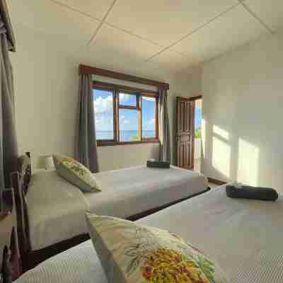 Beach View Villa - Beauvallon Villas Rooms