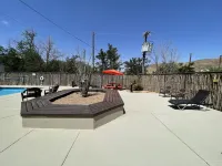 Quality Inn Alpine - Pools