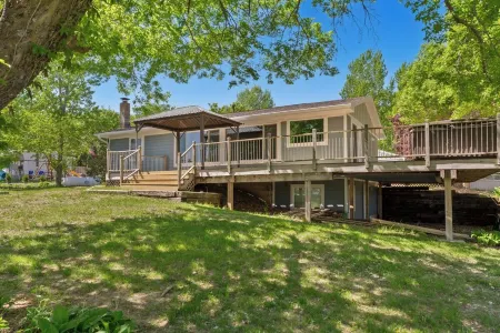 Charming 3-Bedroom Lake House with Dock, Hot Tub, AC in Delightful Waterville