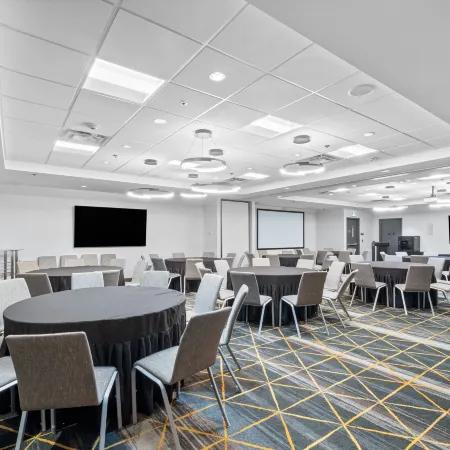 Holiday Inn & Suites SURREY EAST - CLOVERDALE by IHG