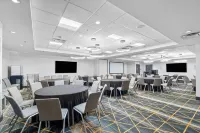 Holiday Inn & Suites SURREY EAST - CLOVERDALE by IHG - breakfast