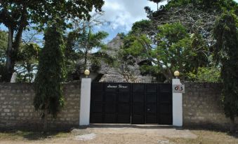 Sonnie House Diani