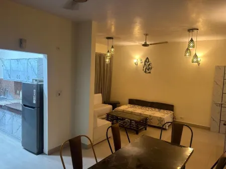 HighRiseViews FamilyFriendly NearTajMahal Отели рядом с достопримечательностью «Tomb of I'timād-ud-Daulah»