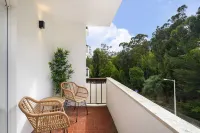 WHome Chic & Stylish Retreat in Estoril's Finest Location