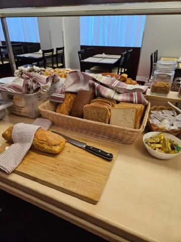 Hotel Sofia by the Railway Station Wroclaw Отели рядом с достопримечательностью «University of Wrocław»