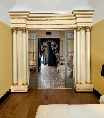 Hotel Divino by Fimedhotels Hotels near Castell de Sant Ferran