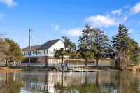 4000 Sqft Lakefront Retreat Private Hot Tub #NH Hotels in Warr Acres