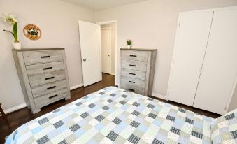 10 min Walk to ND Stadium 1820