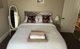 3 Bed Flat - Sleeps 6 - Parking - Wifi