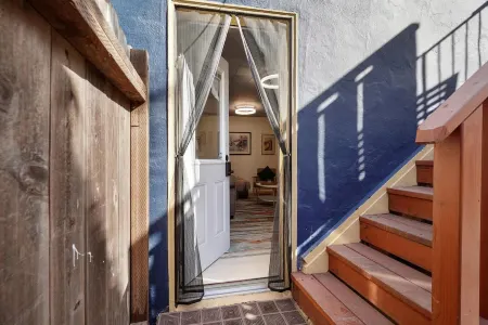 Beach Block 2-Bed with Coastal Palm Trees and Yard