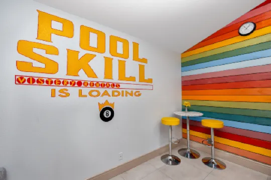 Heated Pool, Game Room and Tennis Access - Stunning Tropical Retreat