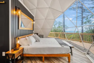 Secluded Mountain Retreat with Hot Tub, Fire Pit Hotels in Hampshire County