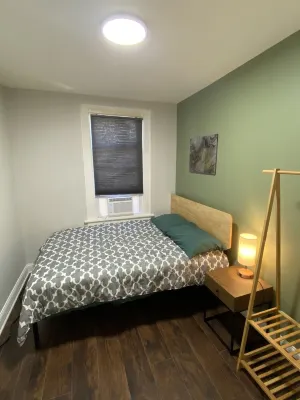 Stylish comfortable 3BR with tons of natural light Hotels near Midway International Airport