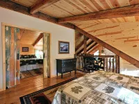 Muskie Ridge- beautiful and rustic 3 bedroom cabin near the Chippewa Flowage. Hotels in Hunter